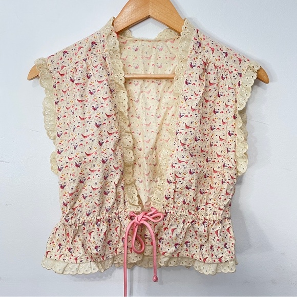 Floral Cream Lace Crochet Trim Front Tie Sleeveless Top - Picture 1 of 5